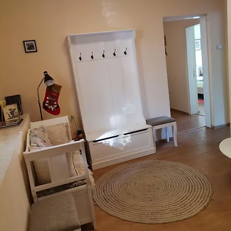 Appartement аврамов дом - етаж от къща *